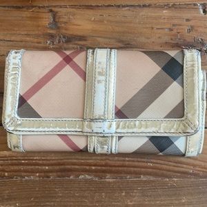 Burberry Large wallet with Gold Trim